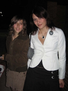 20060814062434-carla-y-lau.jpg