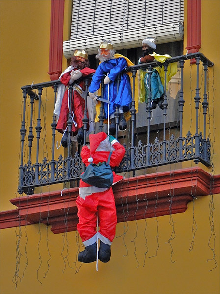 20110106214414-reyes-magos-contra-papa-noel.jpg